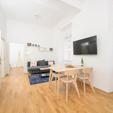 Διαμέρισμα Anna And Friends First Floor *