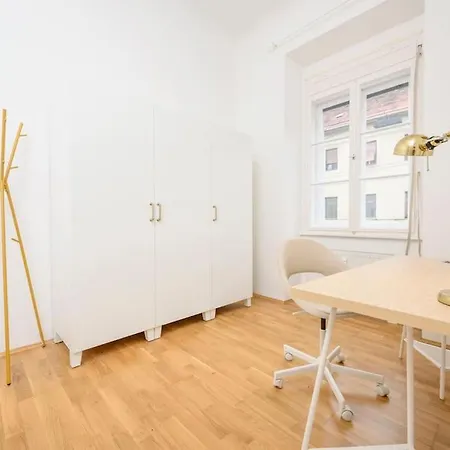 Anna And Friends First Floor