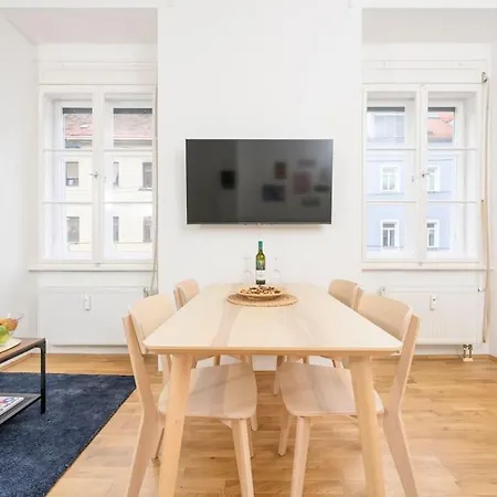 Διαμέρισμα Anna And Friends First Floor *