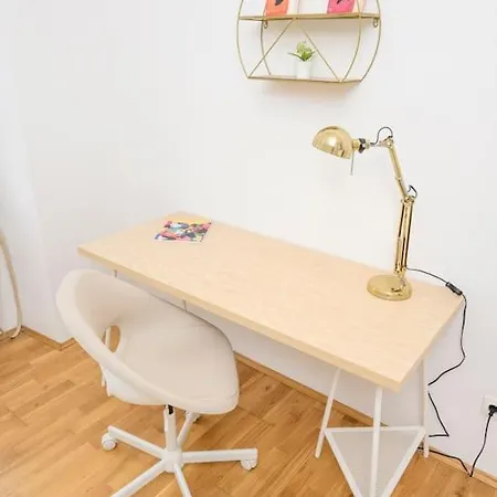 Διαμέρισμα Anna And Friends First Floor