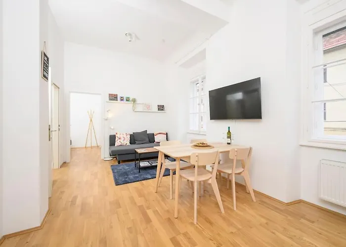 Διαμέρισμα Anna And Friends First Floor *