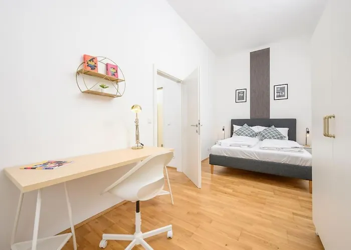 Anna And Friends First Floor Γκρατς